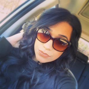 Meet your Posher, Dee